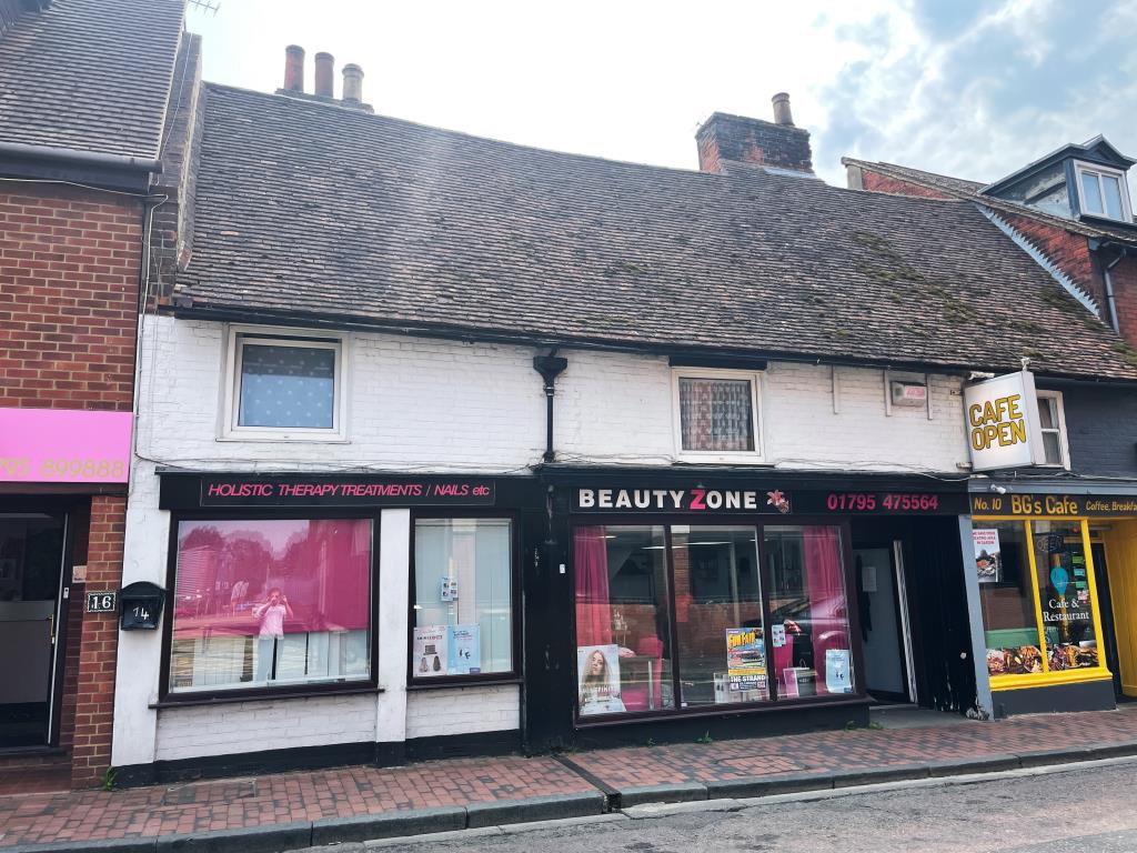 Lot: 106 - FREEHOLD COMMERCIAL AND RESIDENTIAL PROPERTY -